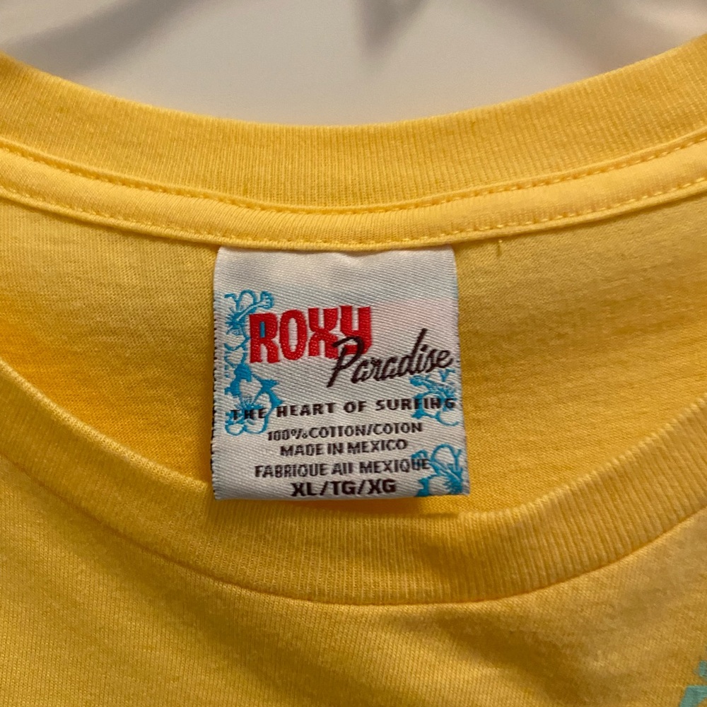 2000s Roxy tee - Picture 2 of 6
